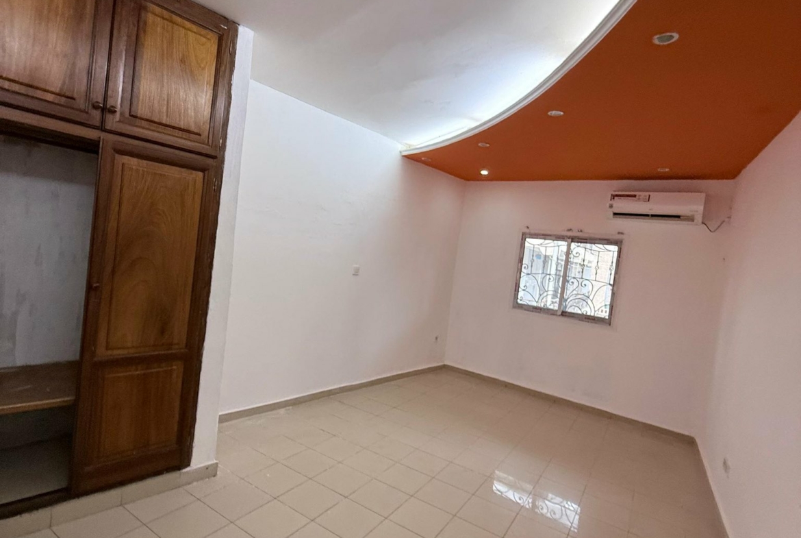 MAGNIFIQUE APPARTEMENT À LOUER, YAOUNDÉ NKOLFOULOU