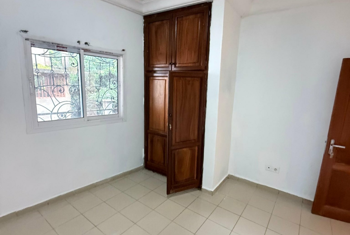 MAGNIFIQUE APPARTEMENT À LOUER, YAOUNDÉ NKOLFOULOU
