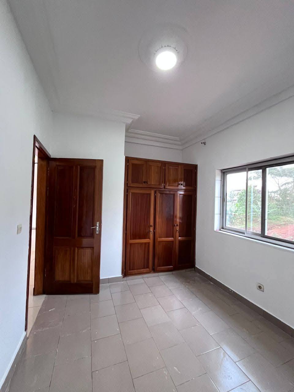 Studio moderne VIP à louer, Yaoundé Olembé