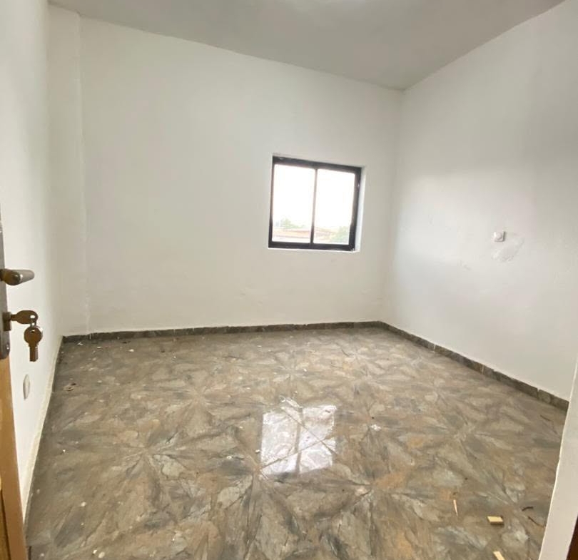 Studio moderne neuf à louer à Obili, Yaoundé