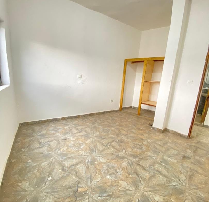 Studio moderne neuf à louer à Obili, Yaoundé