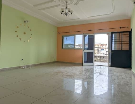 Appartement 2ch avec balcon à Makepe, Douala