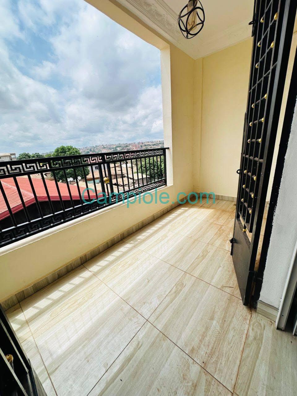 LI_appartement_kondengui_yde_170825_blc