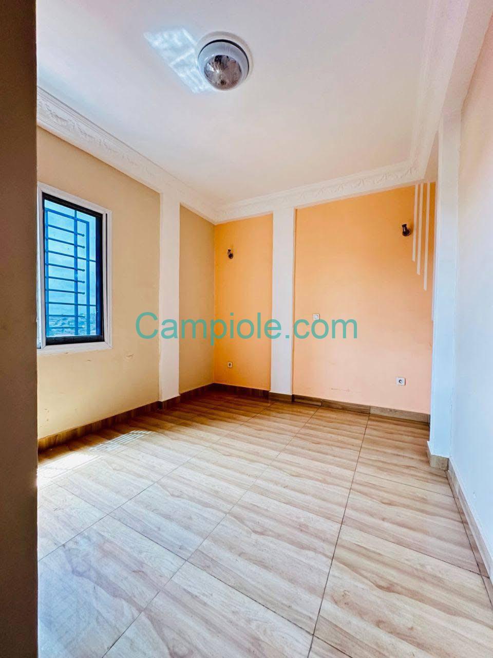 LI_appartement_kondengui_yde_170825_chb1