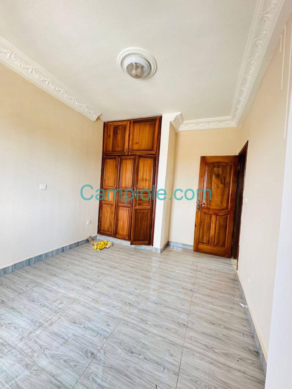 LI_appartement_kondengui_yde_170825_chb3