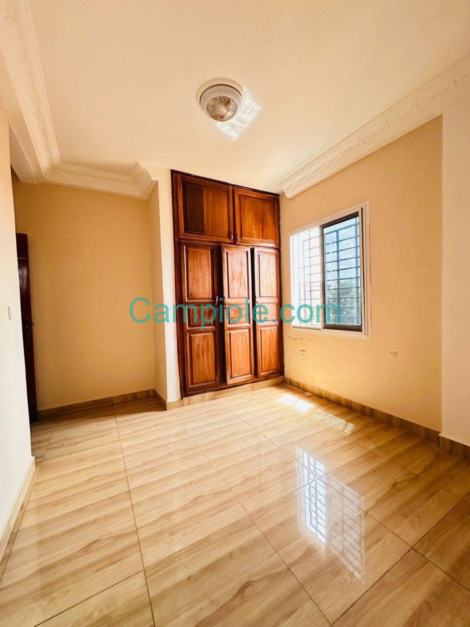 LI_appartement_kondengui_yde_170825_chb4