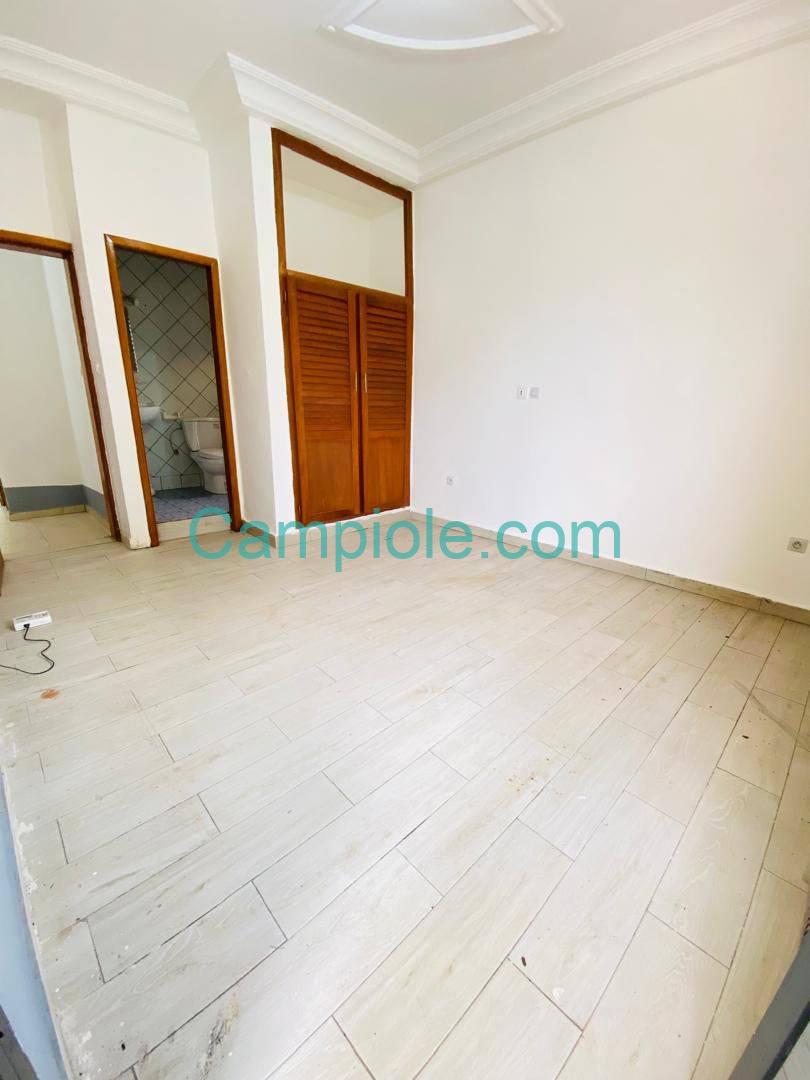 LI_appartement_logbessou_dla_200825_chb4