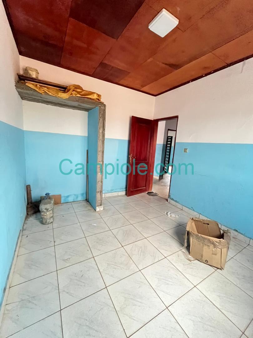 LI_appartement_mballa2_yde_140825_chb2