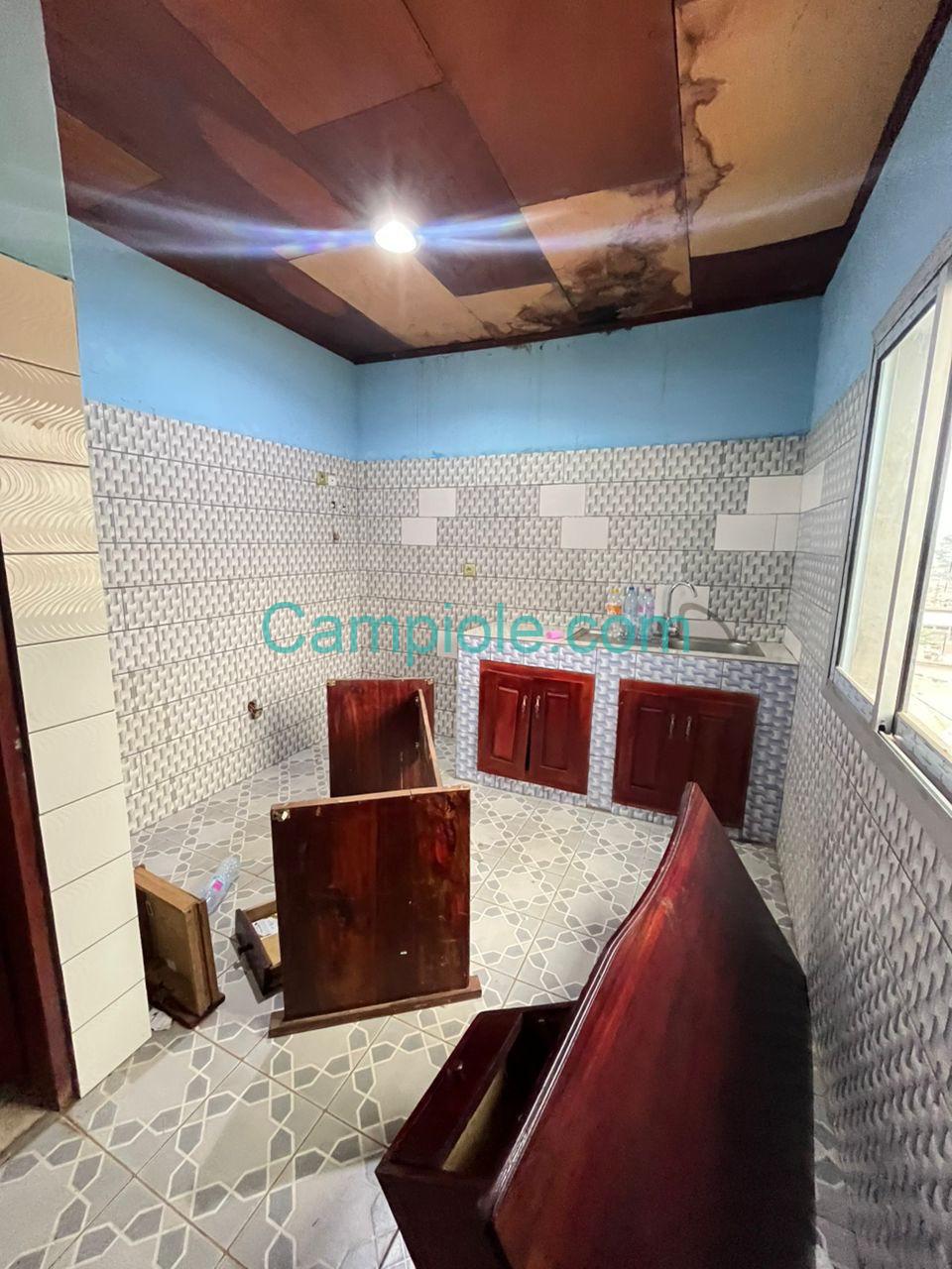 LI_appartement_mballa2_yde_140825_csn