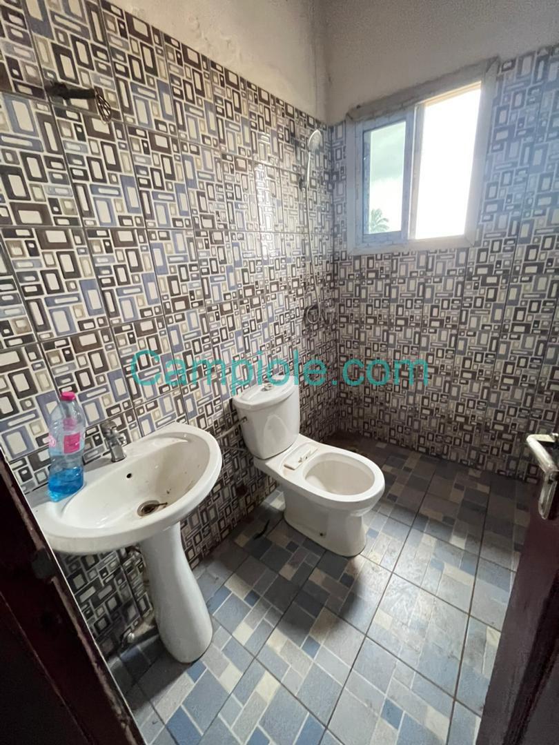 LI_appartement_mballa2_yde_140825_dch