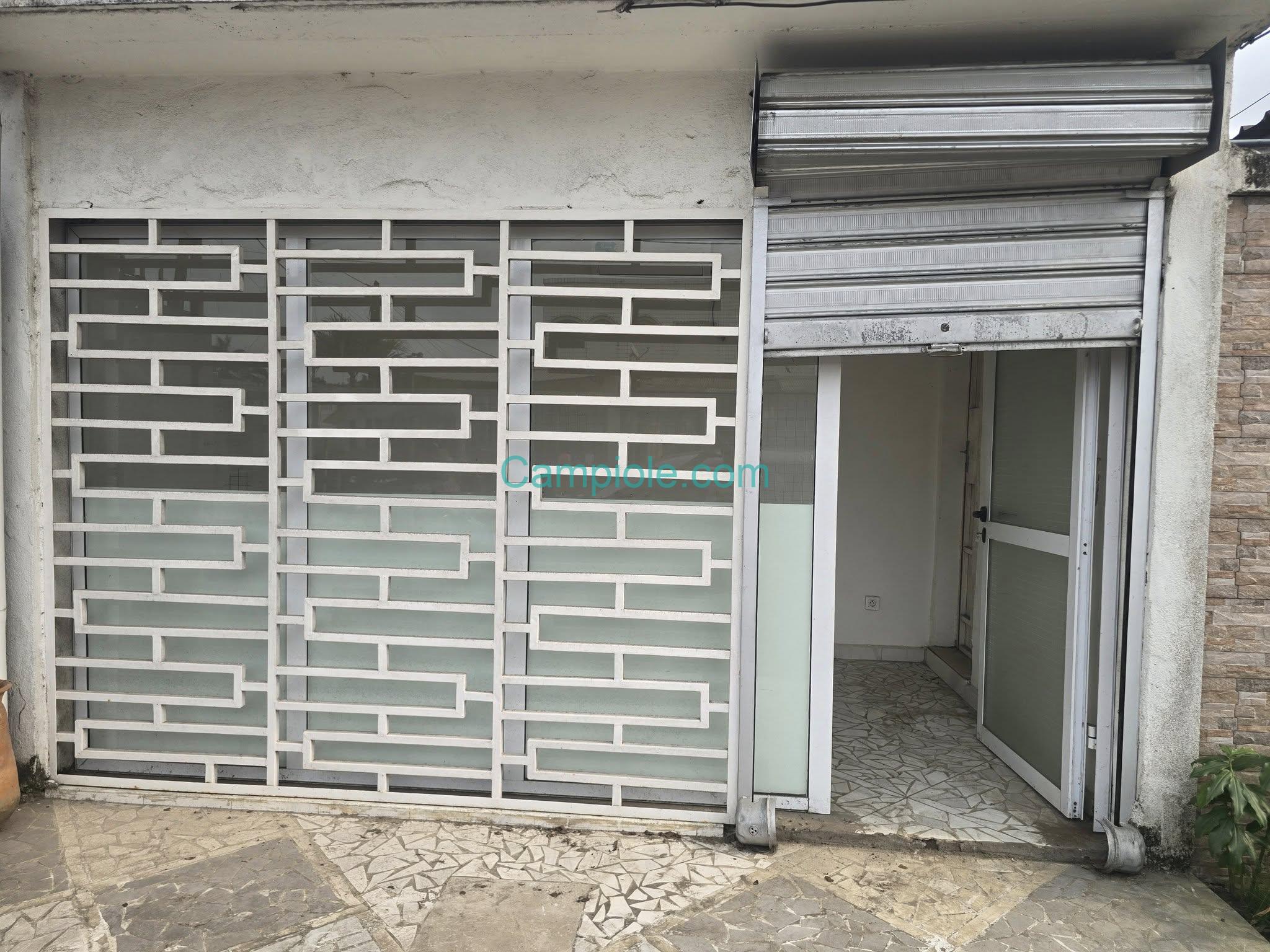 LI_boutique_bonamoussadi_dla_010925_4