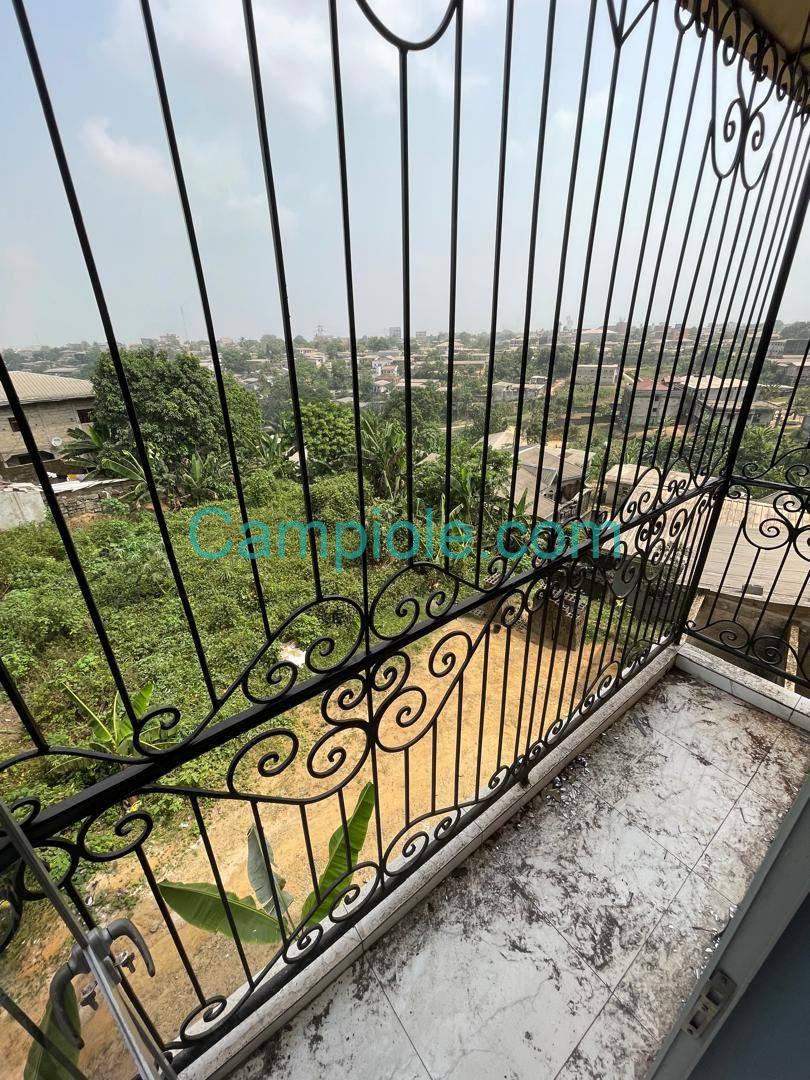 LI_studio_logbessou_200825_blcn