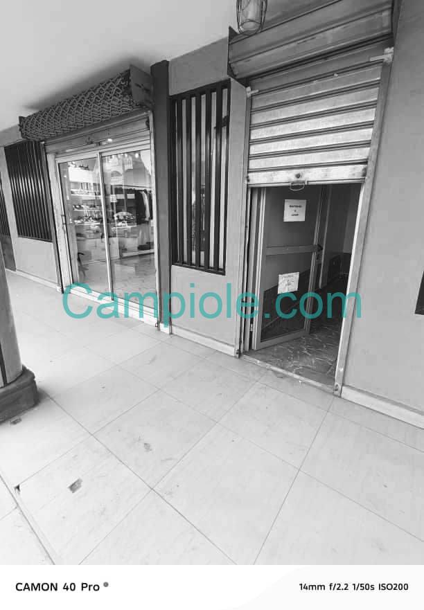 PLI_boutique_essos_yde_260825_1