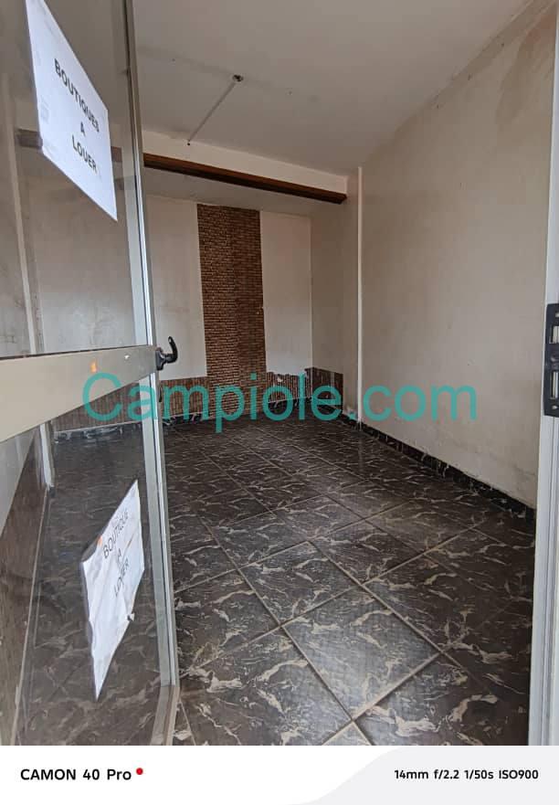 PLI_boutique_essos_yde_260825_2