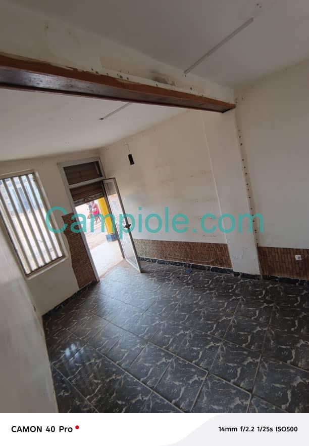 PLI_boutique_essos_yde_260825_3