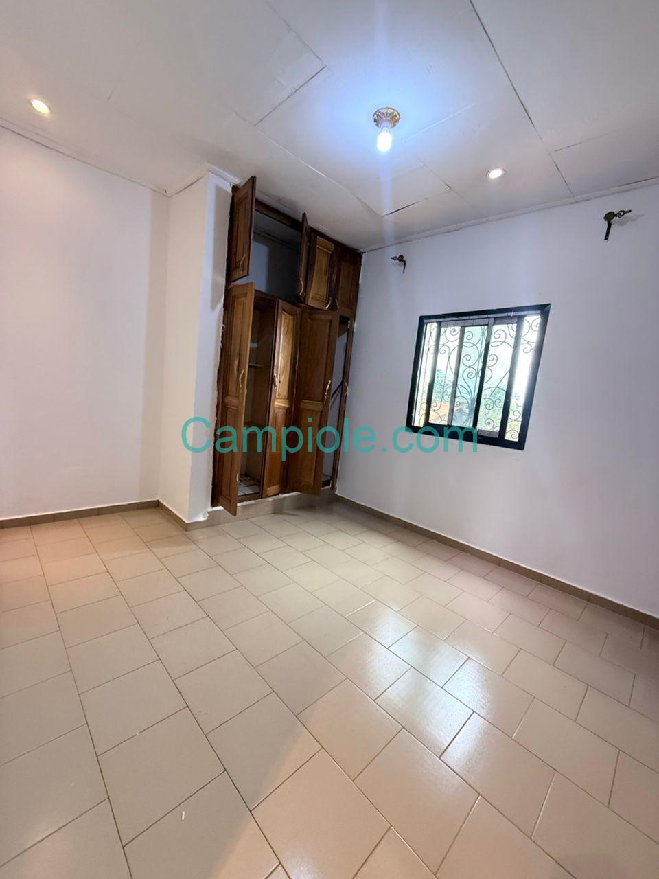 SH_appartement_nkolfoulou_yde_120825_chb2