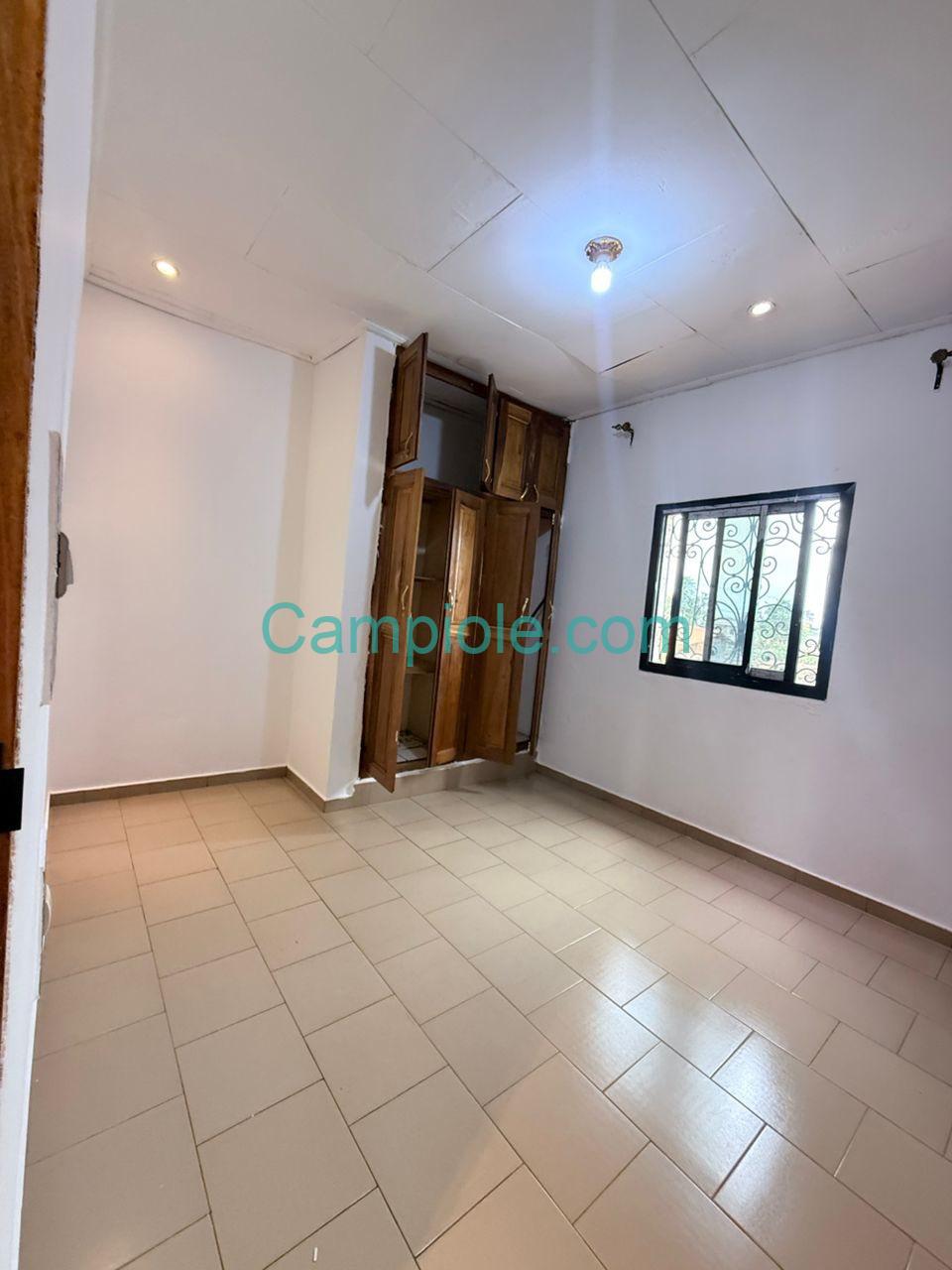 SH_appartement_nkolfoulou_yde_120825_chb3