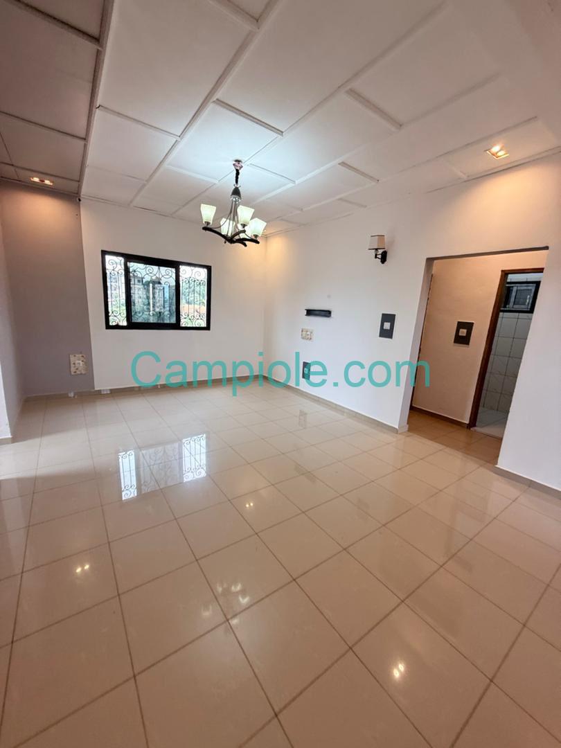 SH_appartement_nkolfoulou_yde_120825_sln2