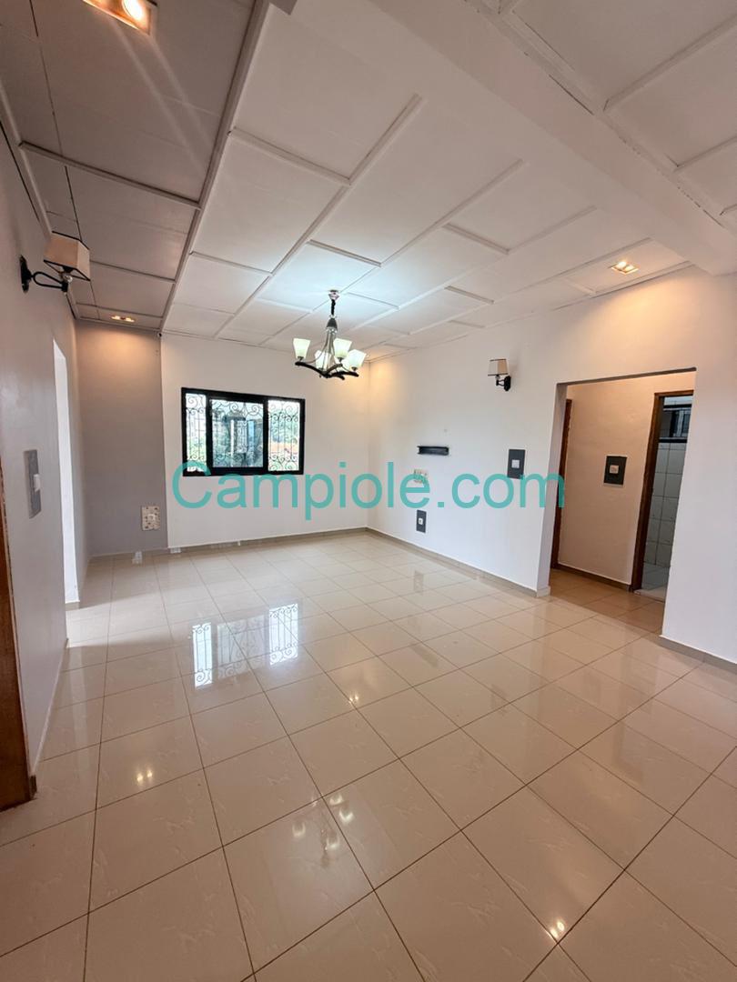 SH_appartement_nkolfoulou_yde_120825_sln3