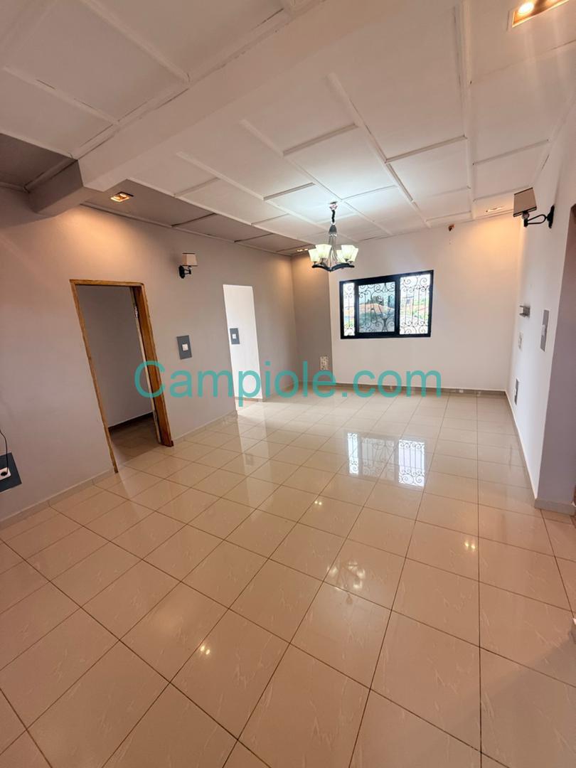 SH_appartement_nkolfoulou_yde_120825_sln5