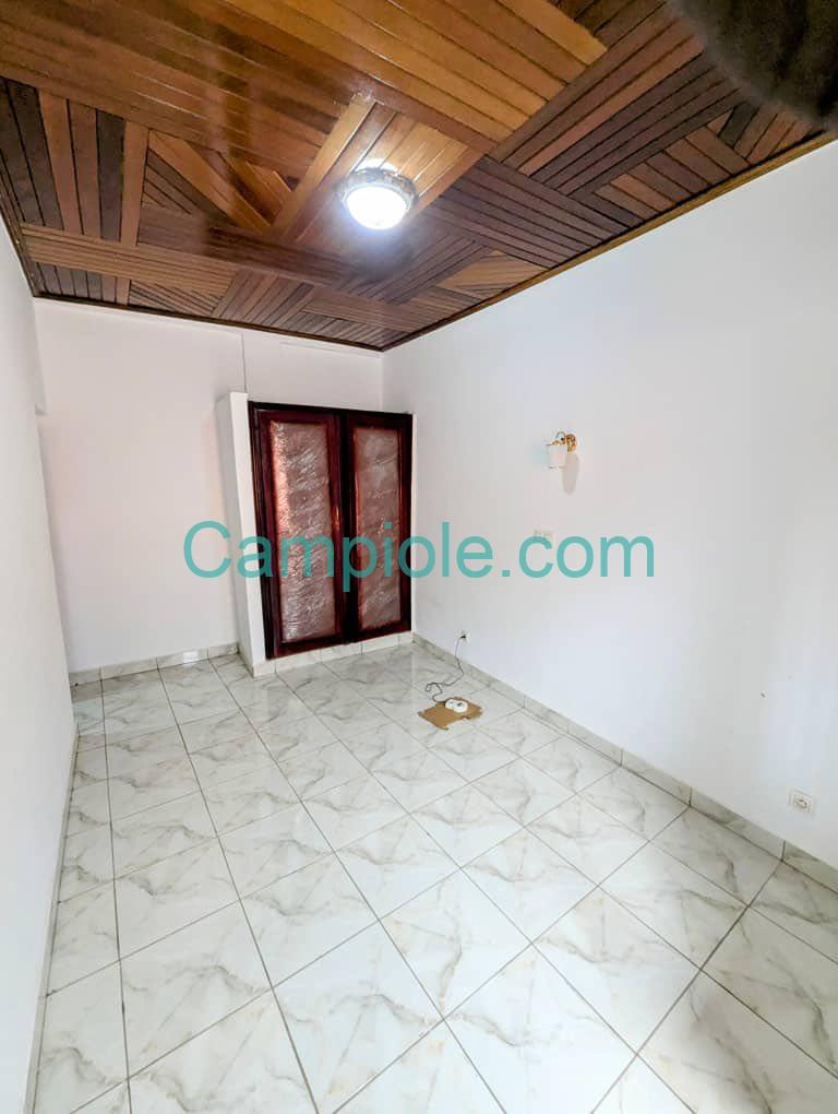 SH_appartement_omnisport_yde_140825_chb4