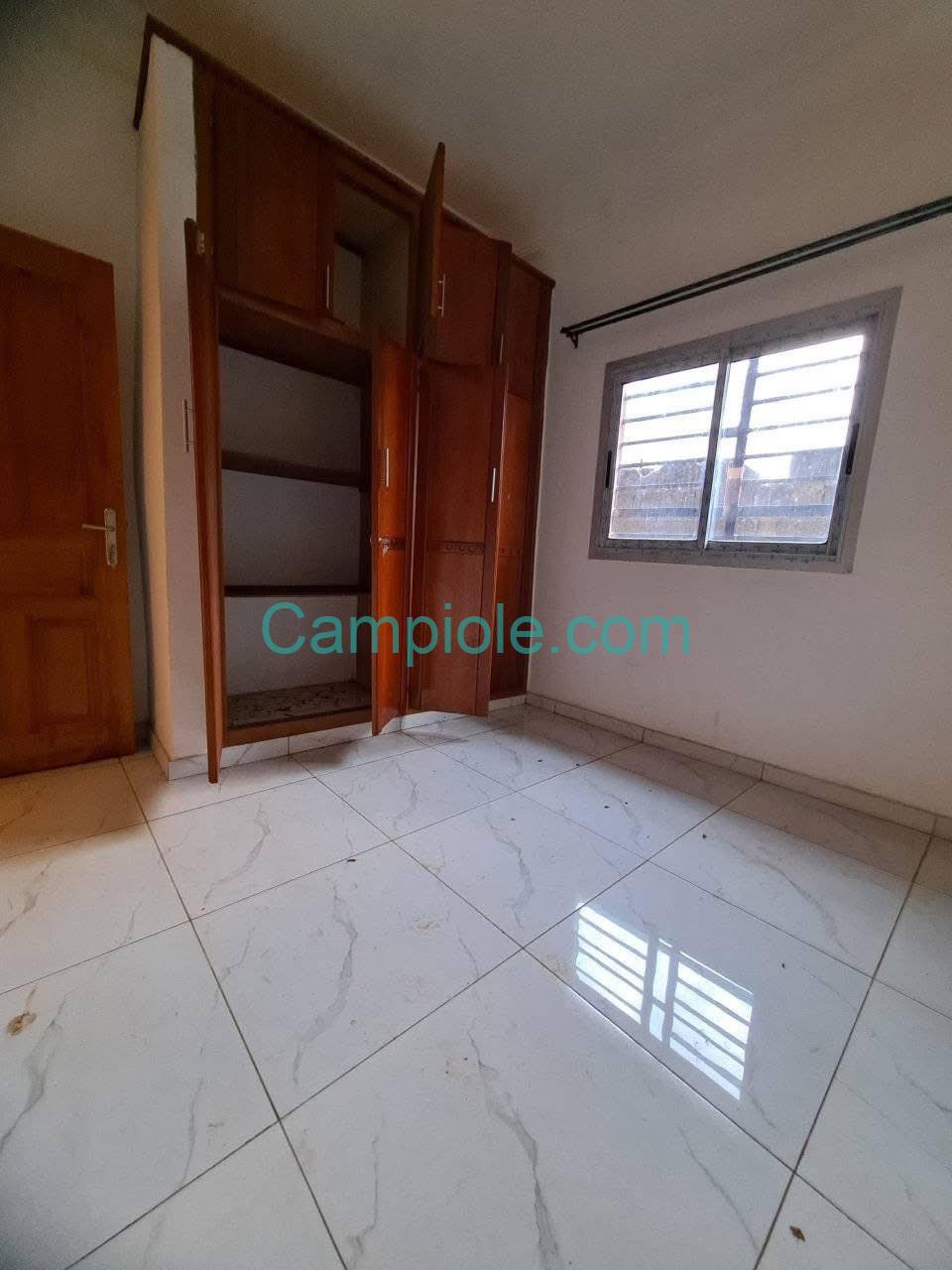 SH_studio_nkolfoulou_yde_120825_chb1