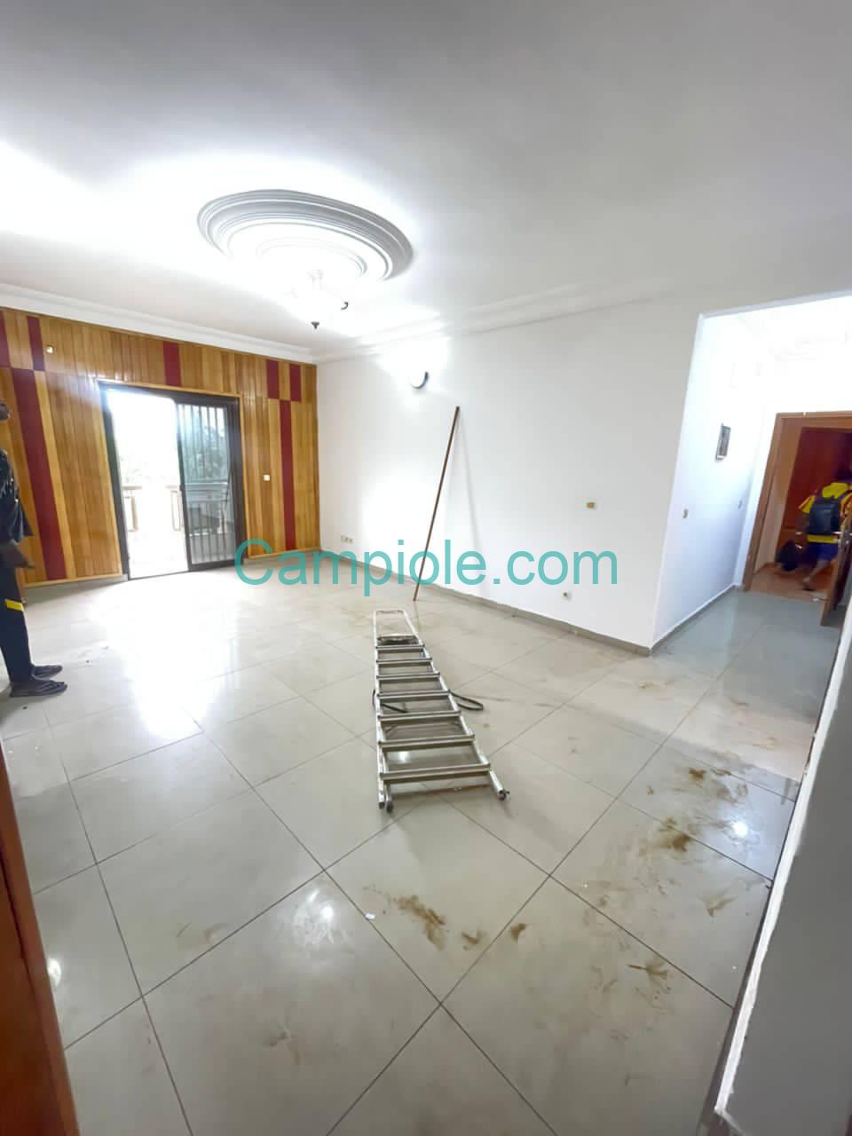 SM_appartement_kotto_dla_090825_sln1