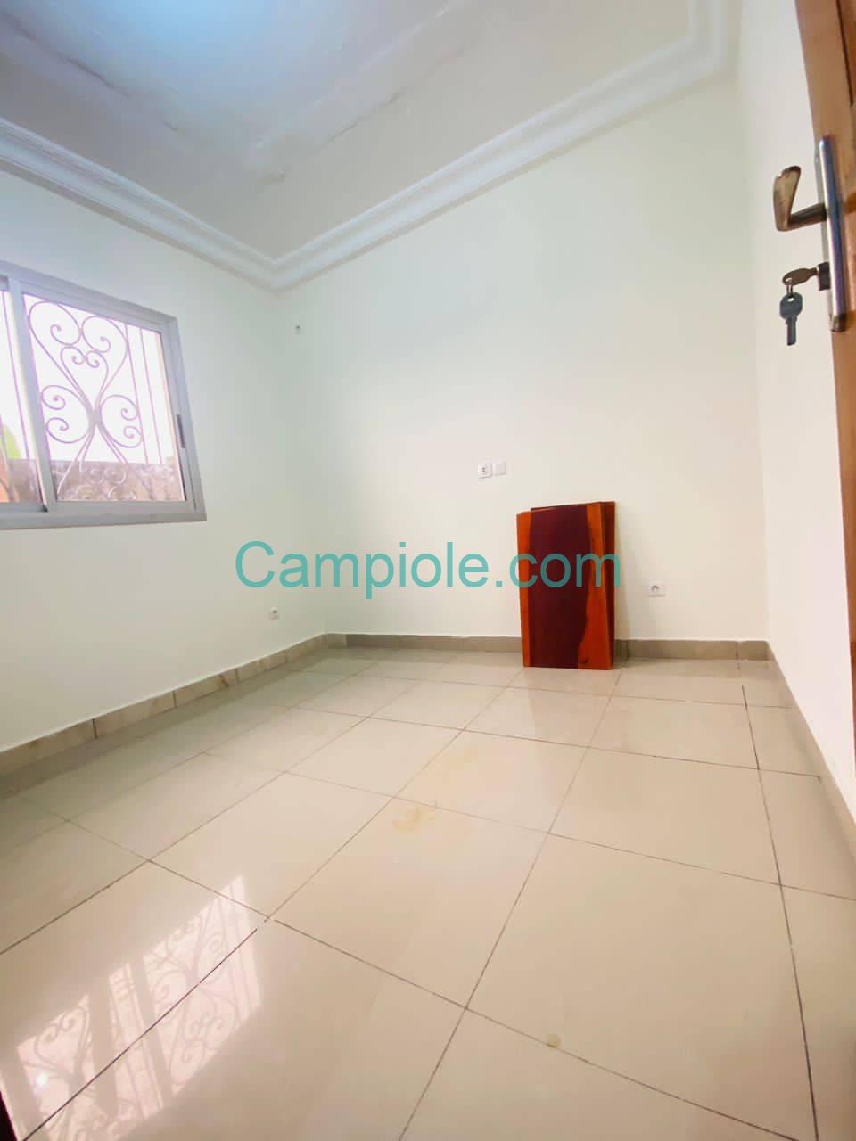 SM_studio_arivillage_dla_080825_chb1