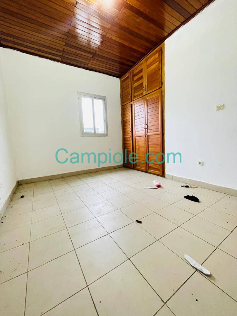 SM_studio_logbessou_dla_090825_chb1