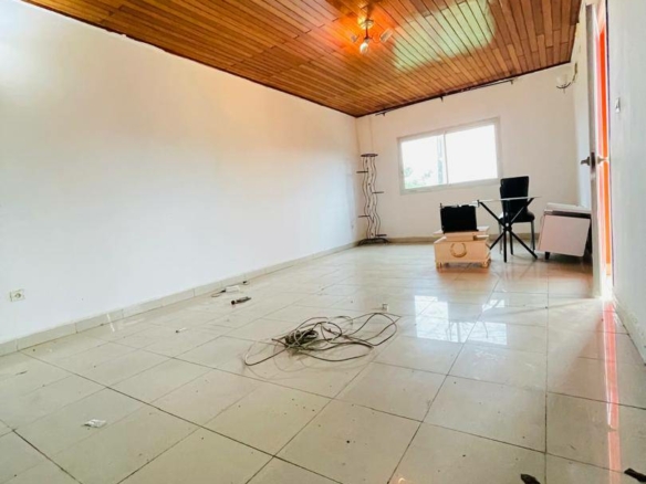 STUDIO MODERNE SITUE À LOGBESSOU, DOUALA