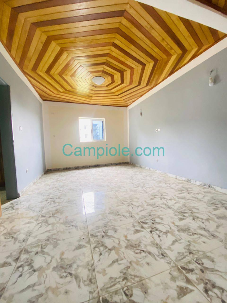 SM_studio_pk12_douala_140825_sln1