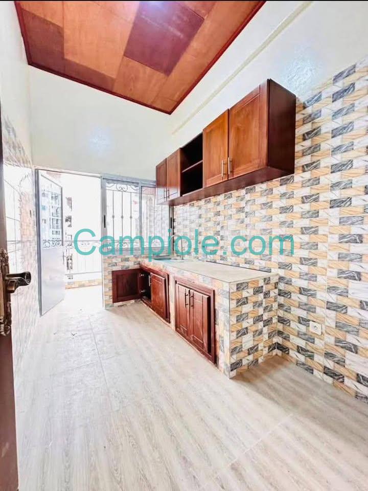 TA_appartement_biyemassi_yde_120825_csn1