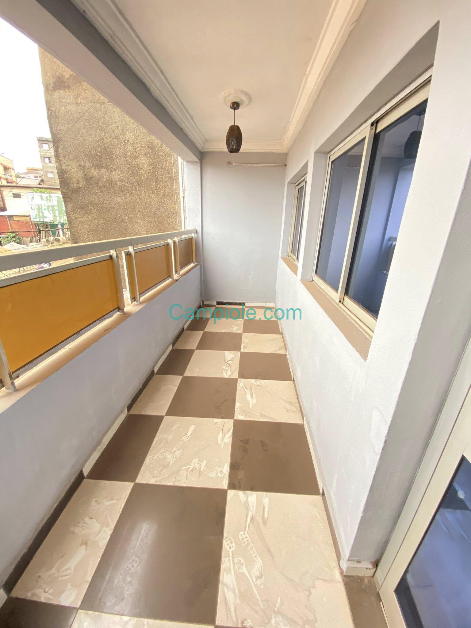 YI_appartement_biyemassi_yde_070825_blcn