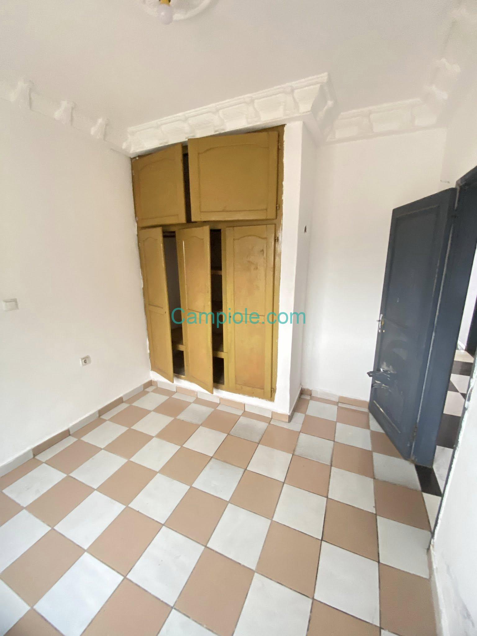 YI_appartement_biyemassi_yde_070825_chb3