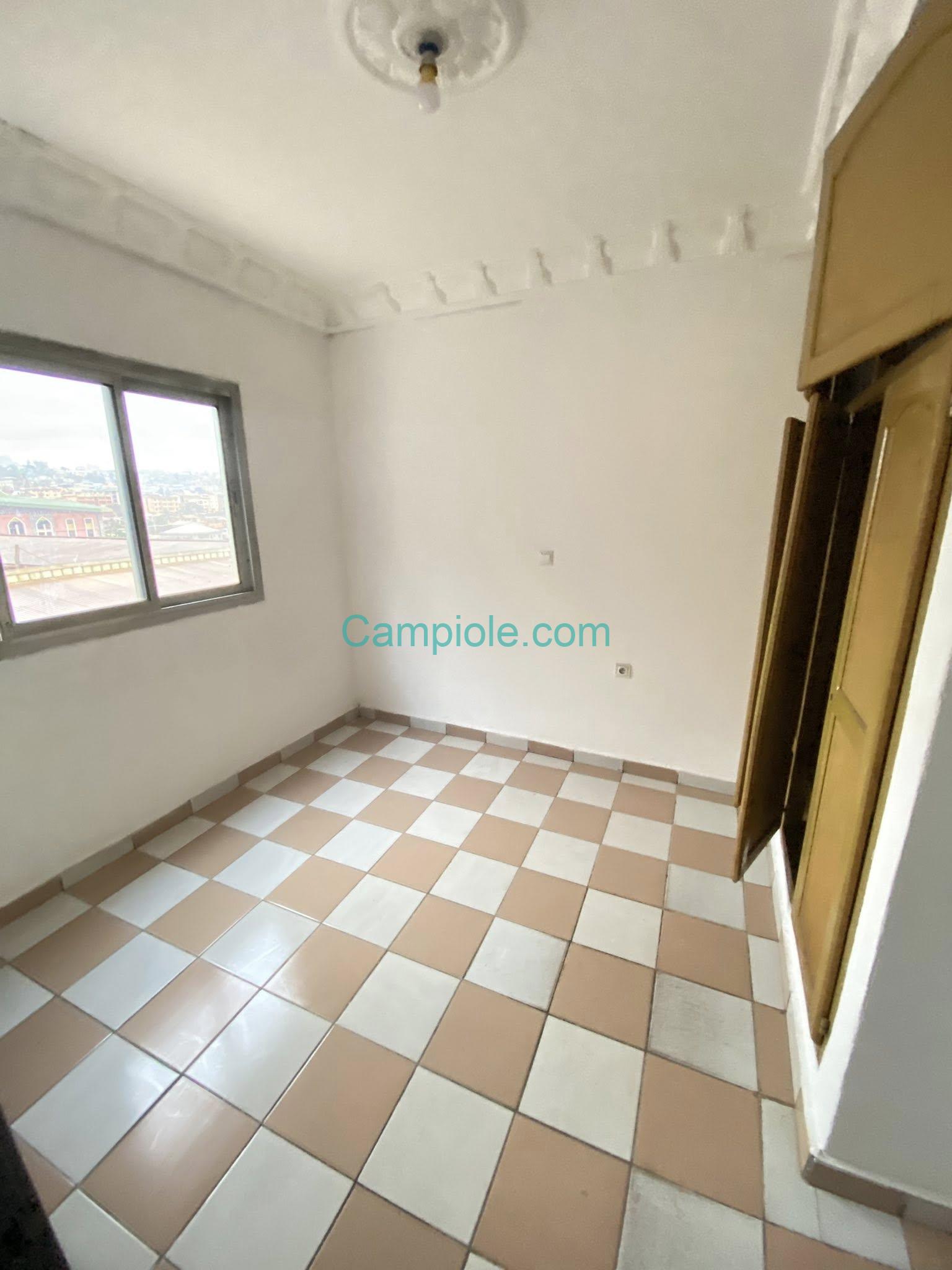 YI_appartement_biyemassi_yde_070825_chb5