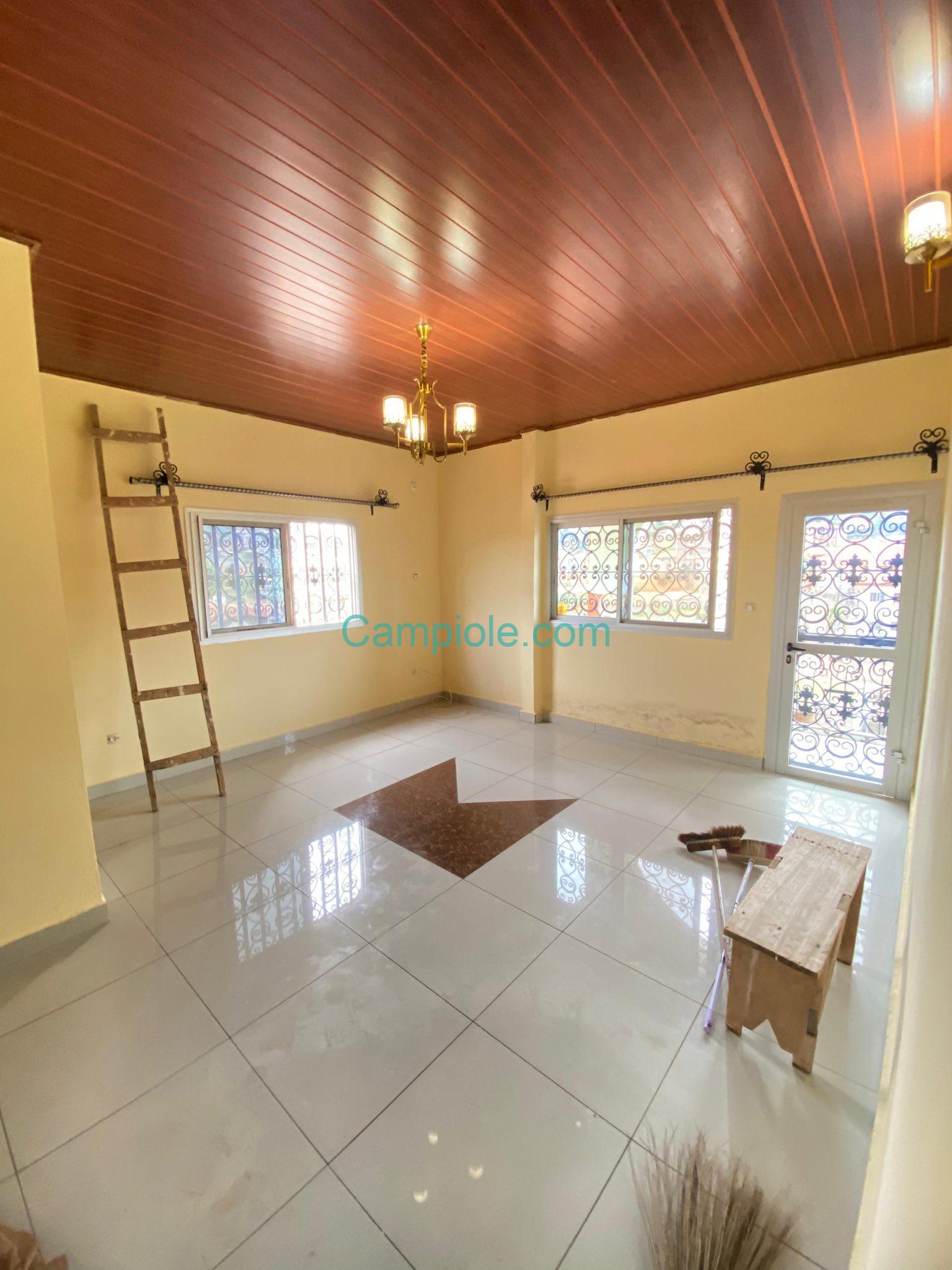 YI_appartement_mendong_yde_150825_sln2