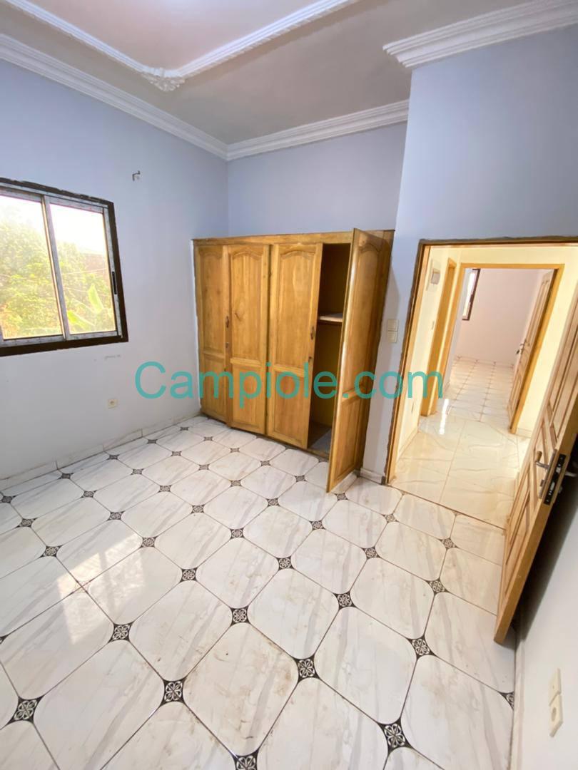 YI_appartement_nkoabang_yde_090825_chb1