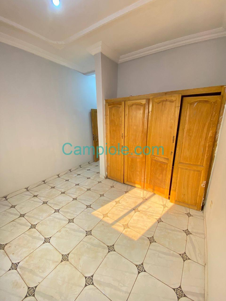 YI_appartement_nkoabang_yde_090825_chb4