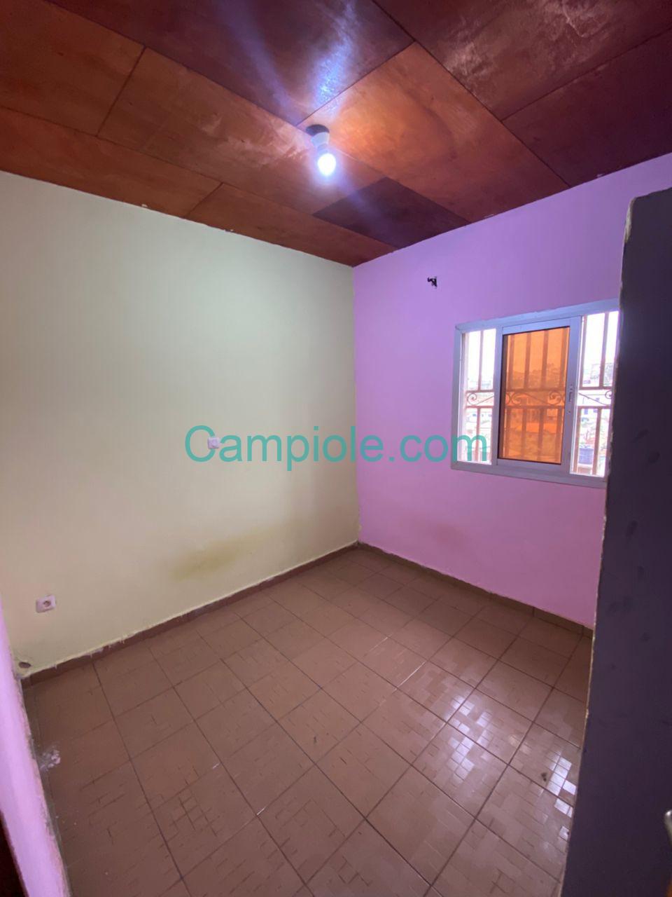 YI_studio_simbock_yde_290825_chb1