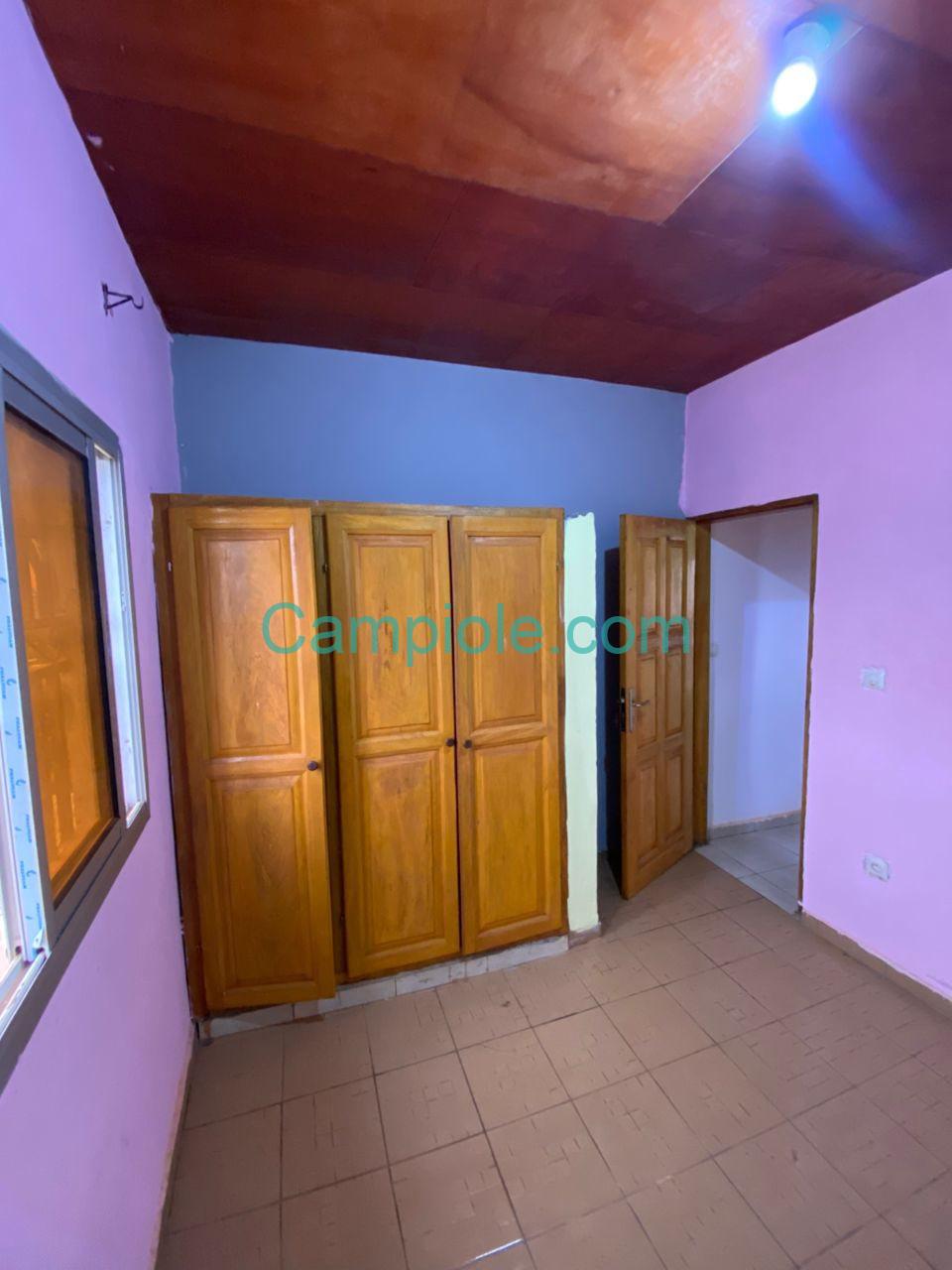 YI_studio_simbock_yde_290825_chb2