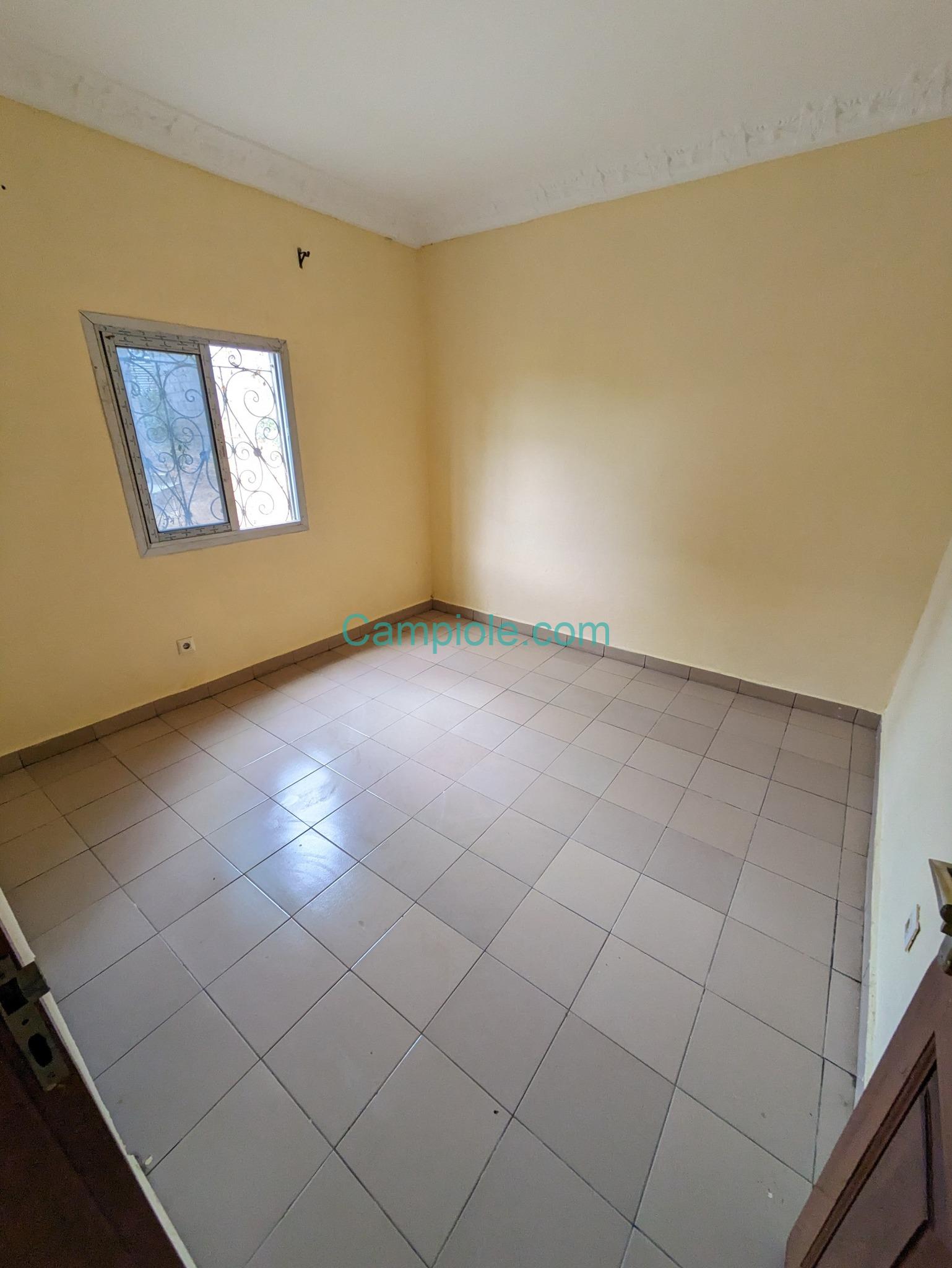 ABL_appartement_etoudi_110925_chb2