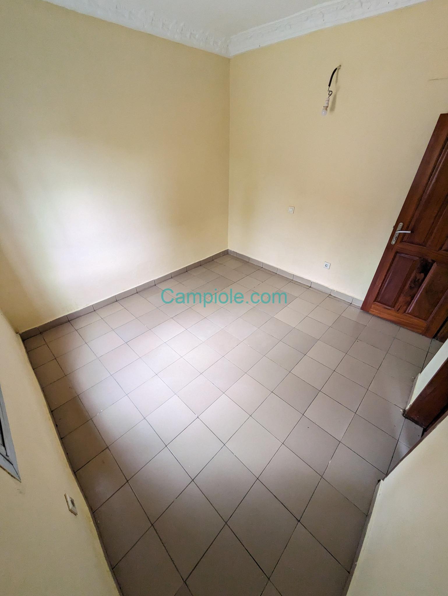 ABL_appartement_etoudi_110925_chb4