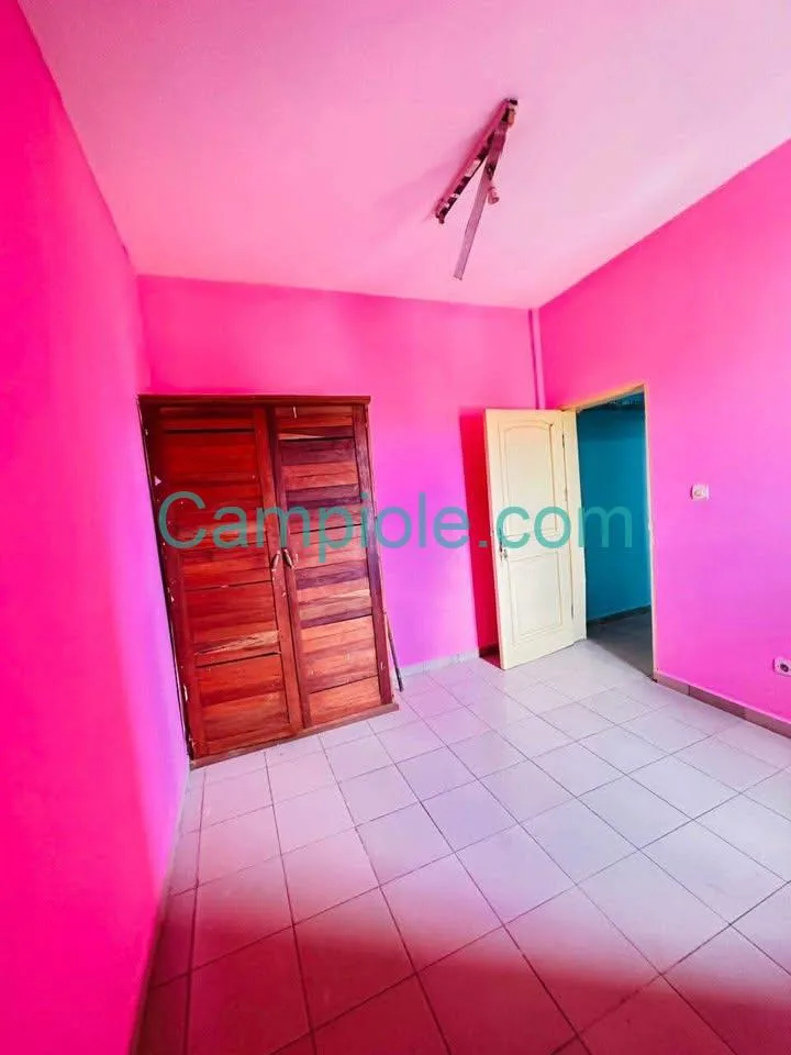 Studio moderne à louer à Nsam Escale(Obam Ongola)