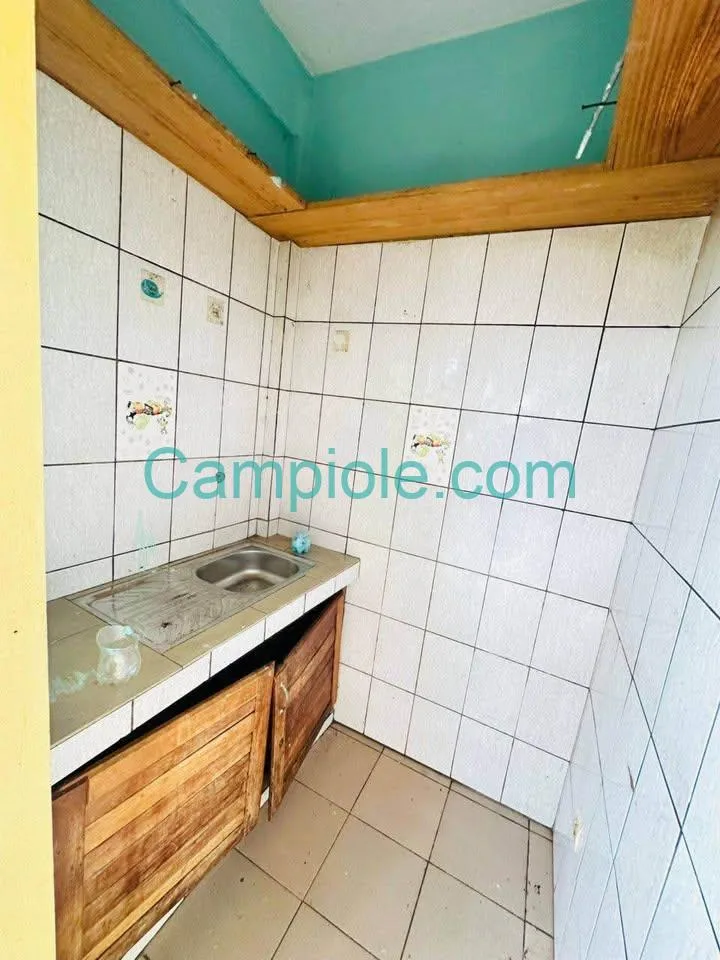 Studio moderne à louer à Nsam Escale(Obam Ongola)