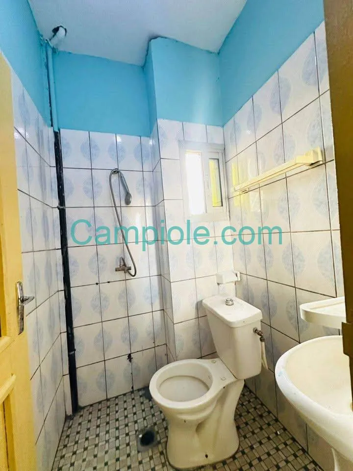 Studio moderne à louer à Nsam Escale(Obam Ongola)
