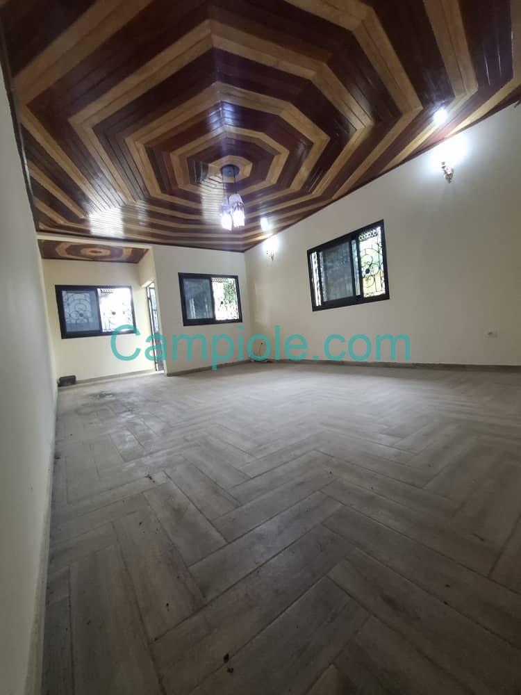 FH_villa_bonaberi_220925_sln1