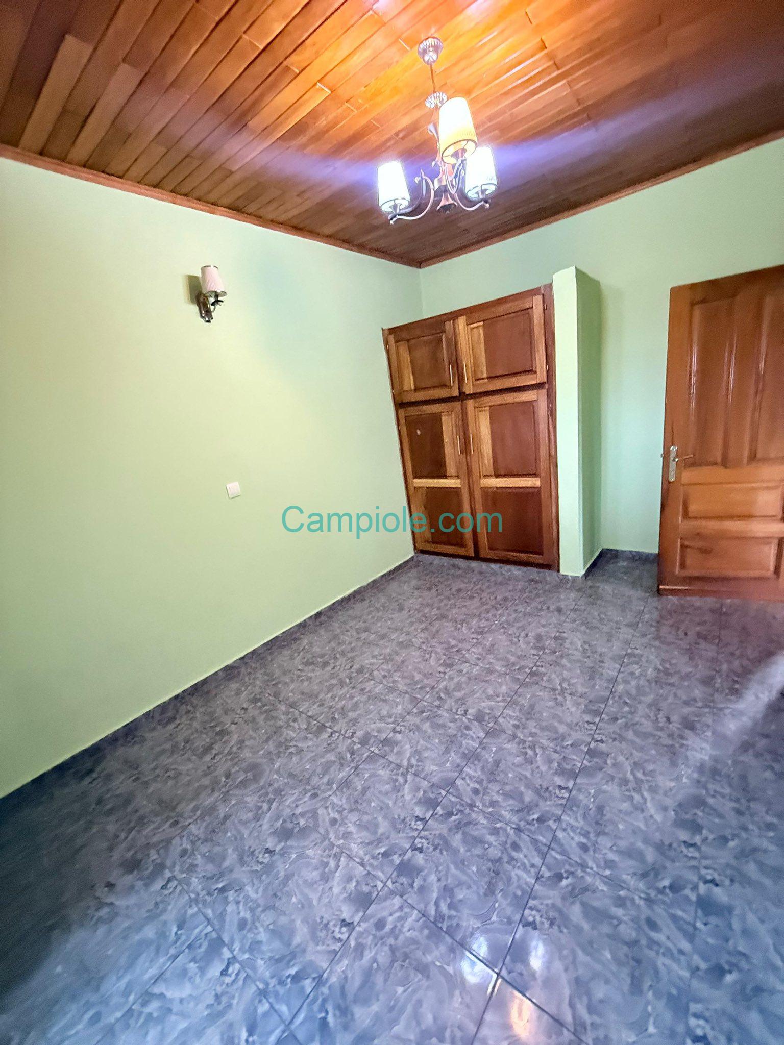 HS_appartement_nkofoulou_yde_020925_chb1