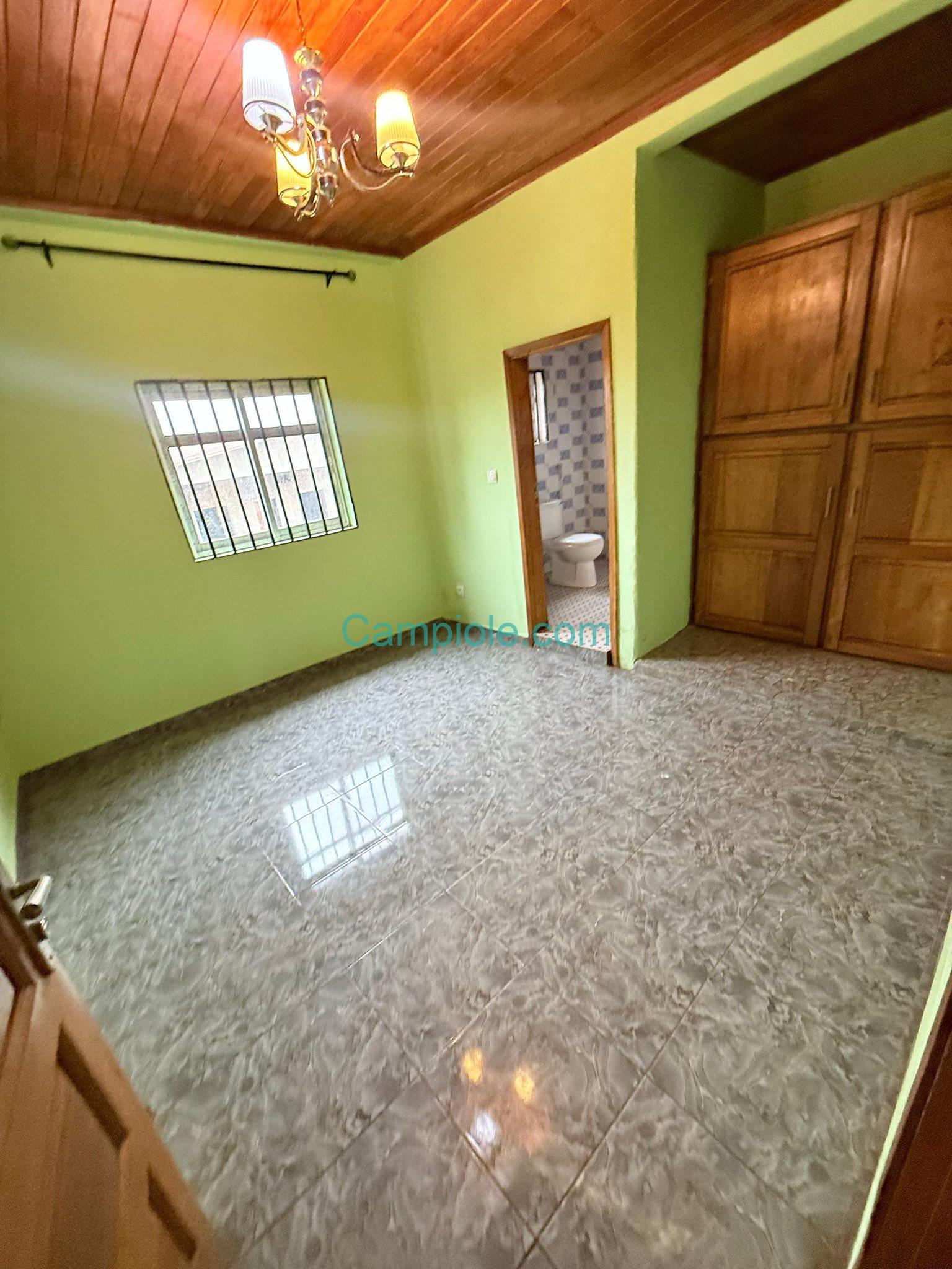 HS_appartement_nkofoulou_yde_020925_chb2