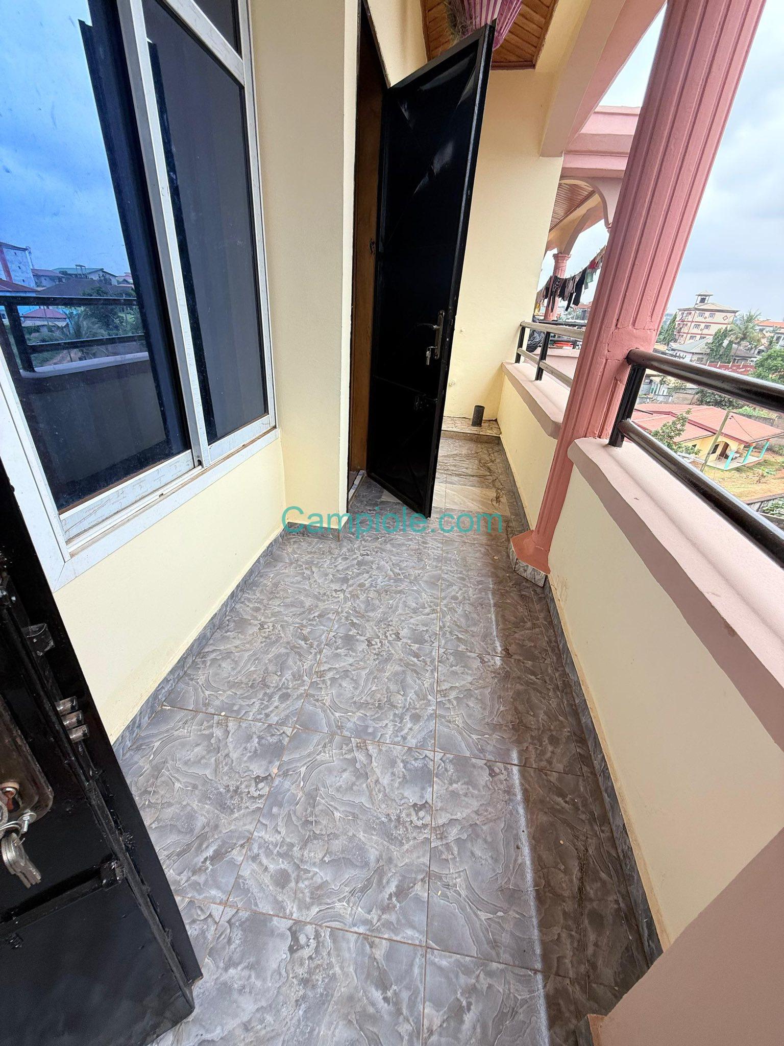 HS_appartement_nkofoulou_yde_020925_xtn