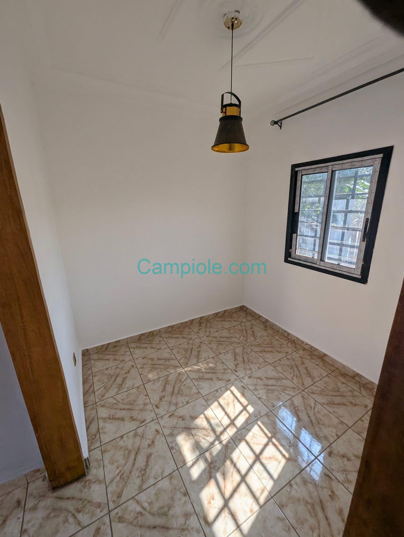 HS_appartement_yde_eleveur_100925_chb1